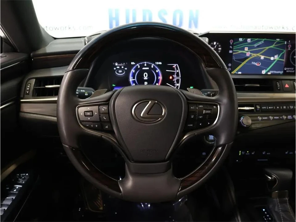 2021 Lexus ES 7th Gen - Image 17 of 31