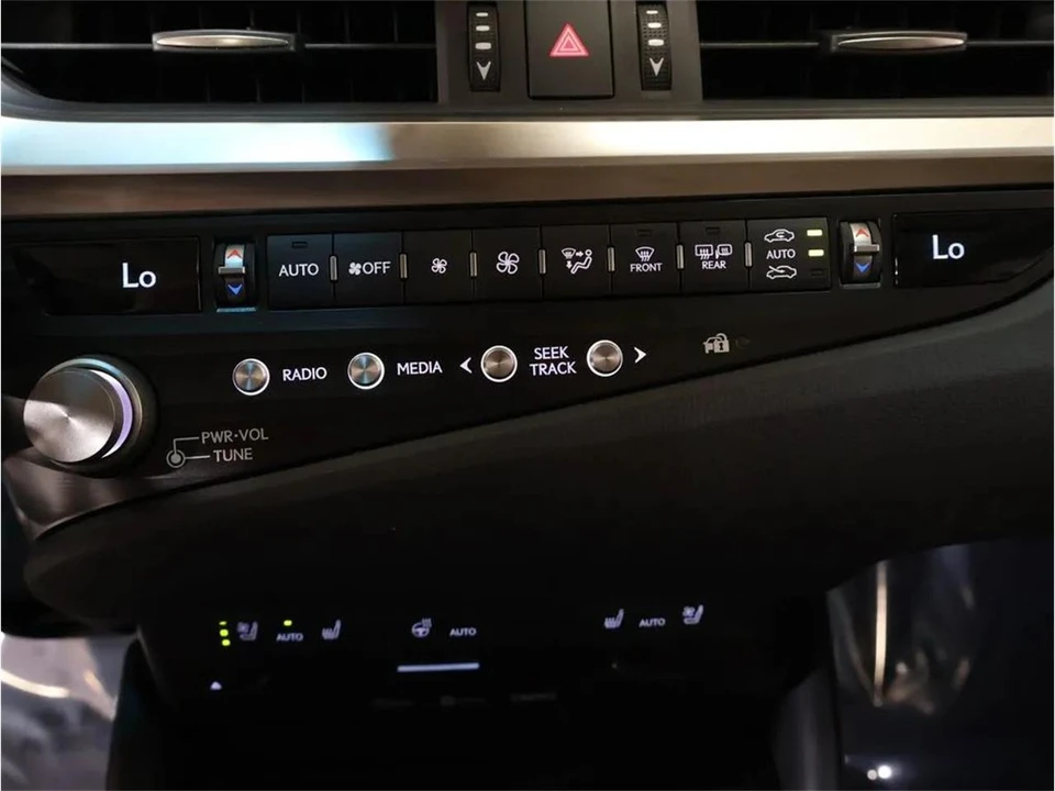 2021 Lexus ES 7th Gen - Image 21 of 31