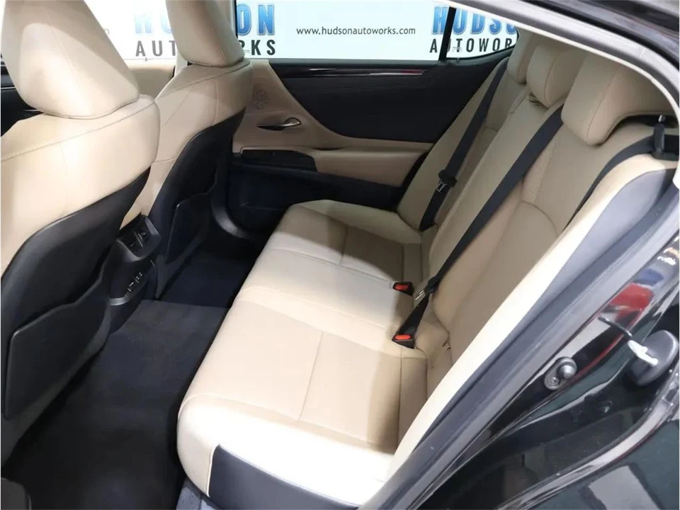 2021 Lexus ES 7th Gen - Image 27 of 31
