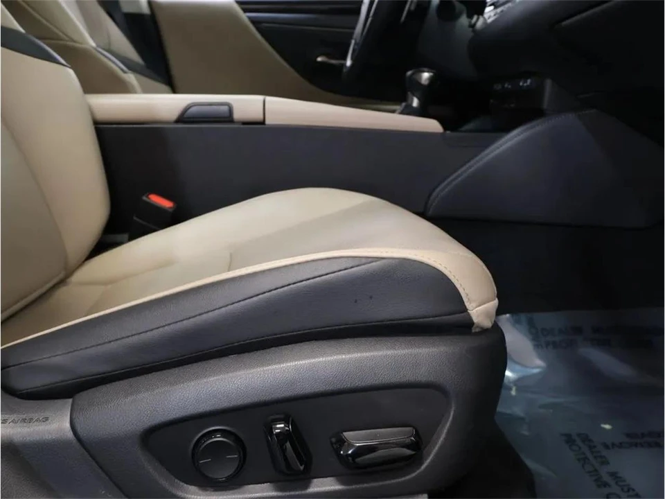 2021 Lexus ES 7th Gen - Image 31 of 31