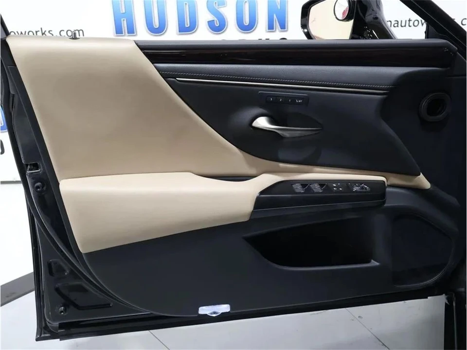 2021 Lexus ES 7th Gen - Image 10 of 31