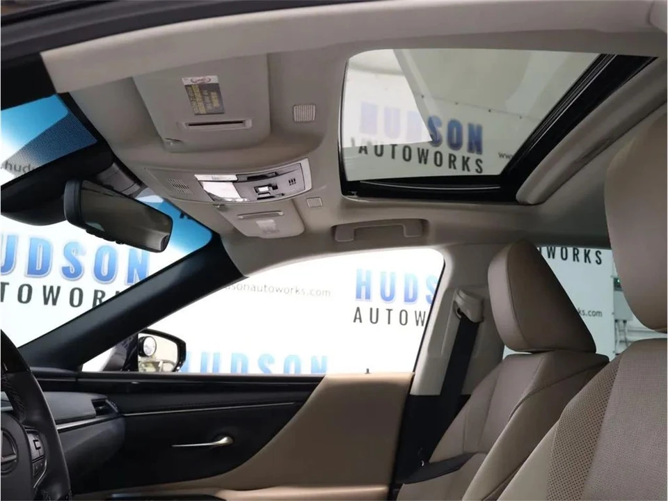 2021 Lexus ES 7th Gen - Image 24 of 31