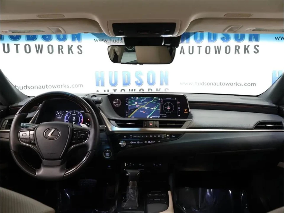 2021 Lexus ES 7th Gen - Image 26 of 31