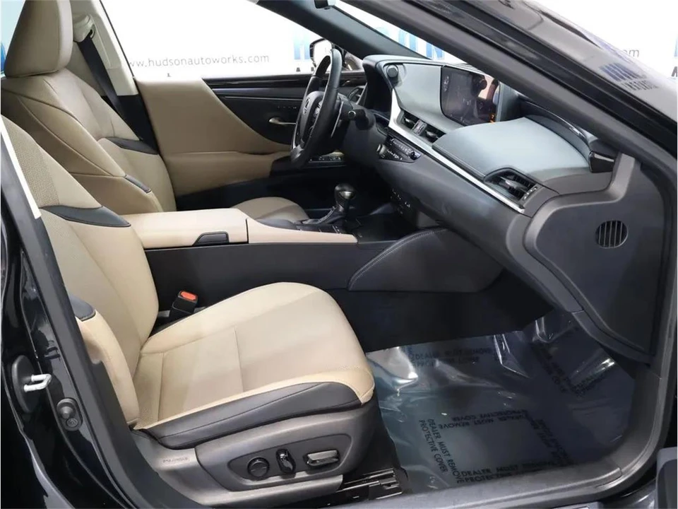 2021 Lexus ES 7th Gen - Image 30 of 31