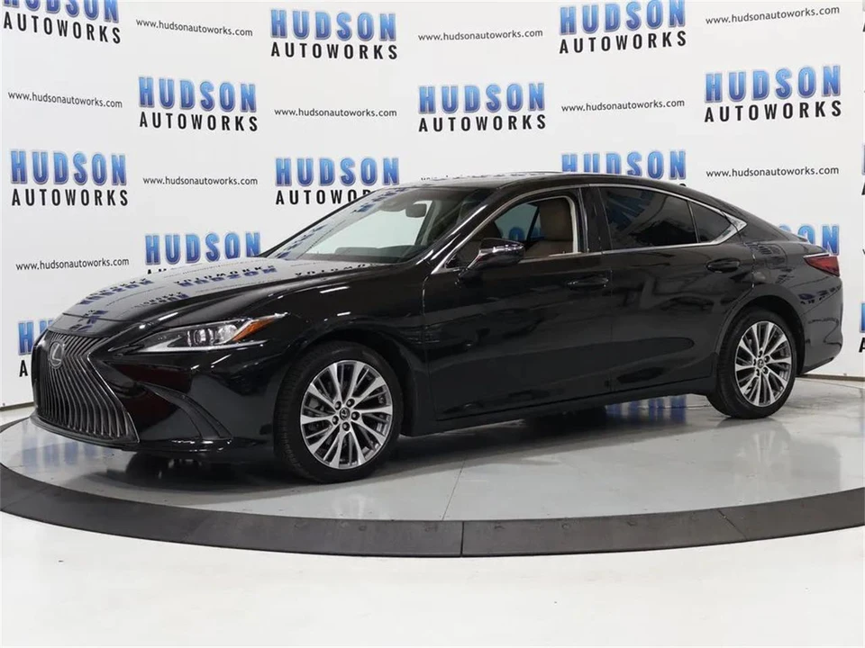 2021 Lexus ES 7th Gen - Image 2 of 31