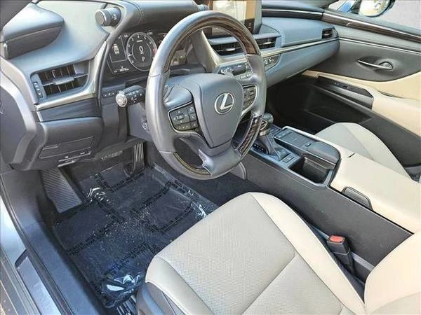 2021 Lexus ES 7th Gen - Image 9 of 21