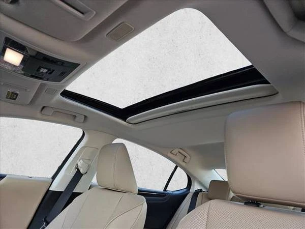 2021 Lexus ES 7th Gen - Image 11 of 21