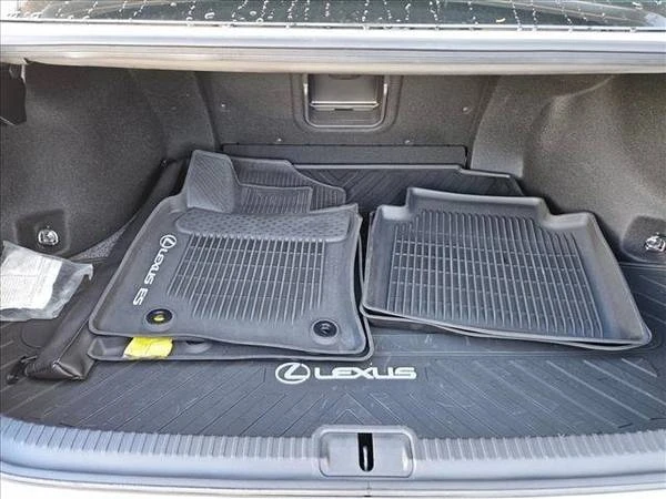 2021 Lexus ES 7th Gen - Image 19 of 21