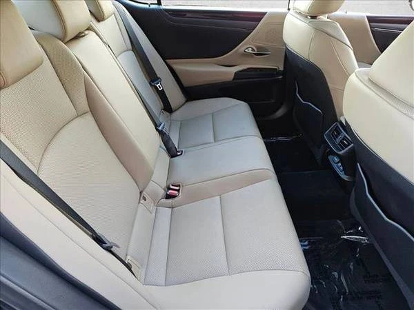 2021 Lexus ES 7th Gen - Image 20 of 21
