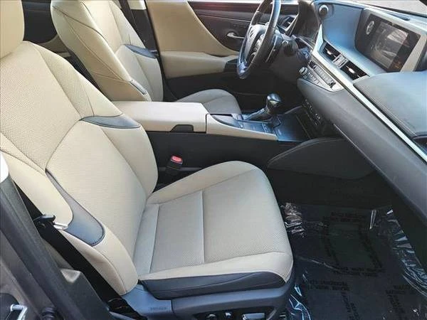 2021 Lexus ES 7th Gen - Image 21 of 21