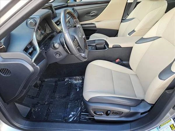 2021 Lexus ES 7th Gen - Image 10 of 21