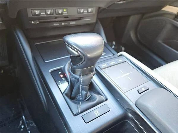 2021 Lexus ES 7th Gen - Image 15 of 21
