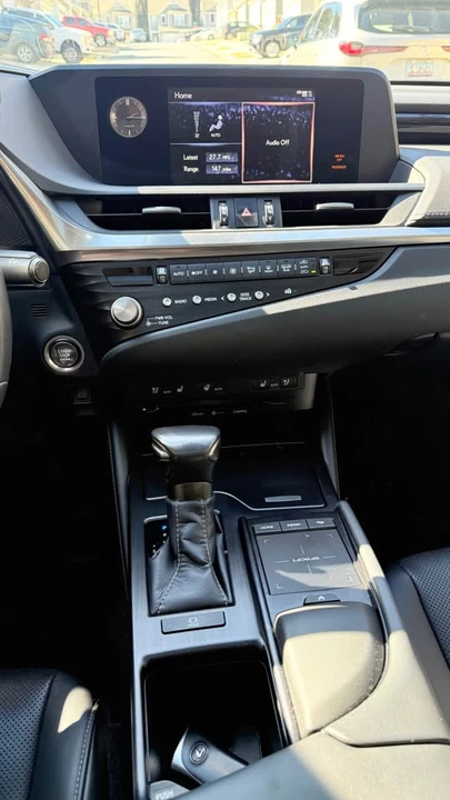 2021 Lexus ES 7th Gen - Image 14 of 17