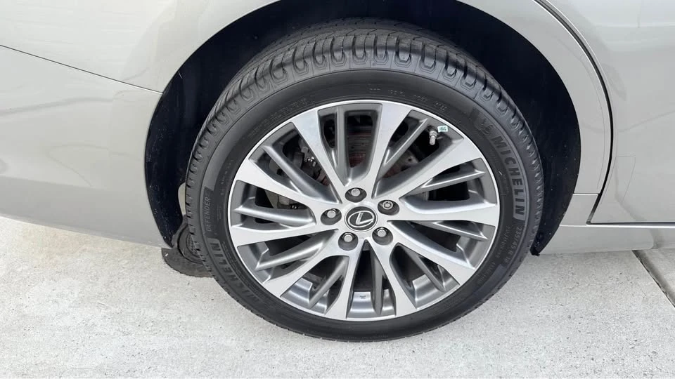 2021 Lexus ES 7th Gen - Image 17 of 17