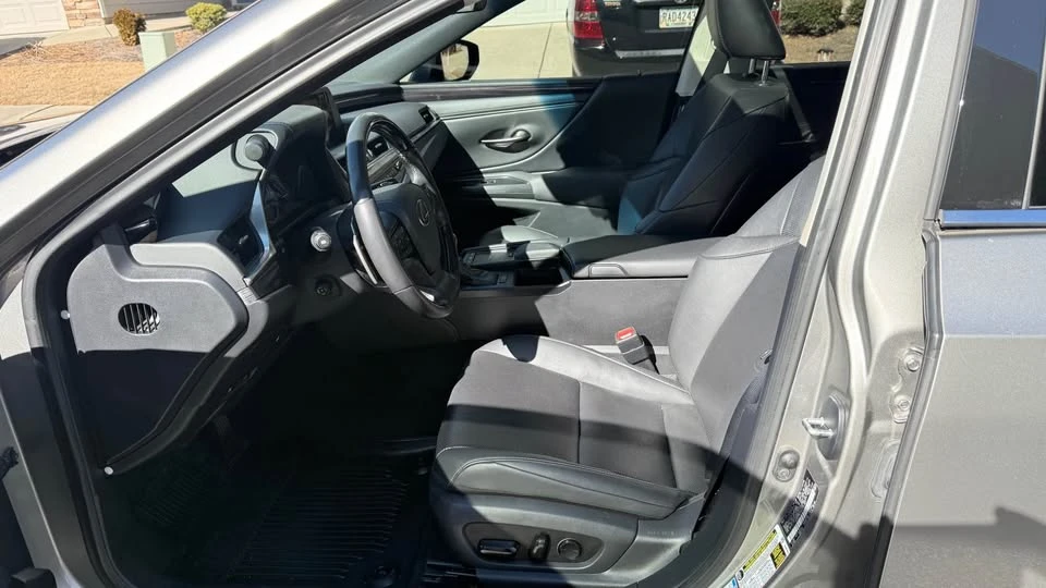 2021 Lexus ES 7th Gen - Image 12 of 17