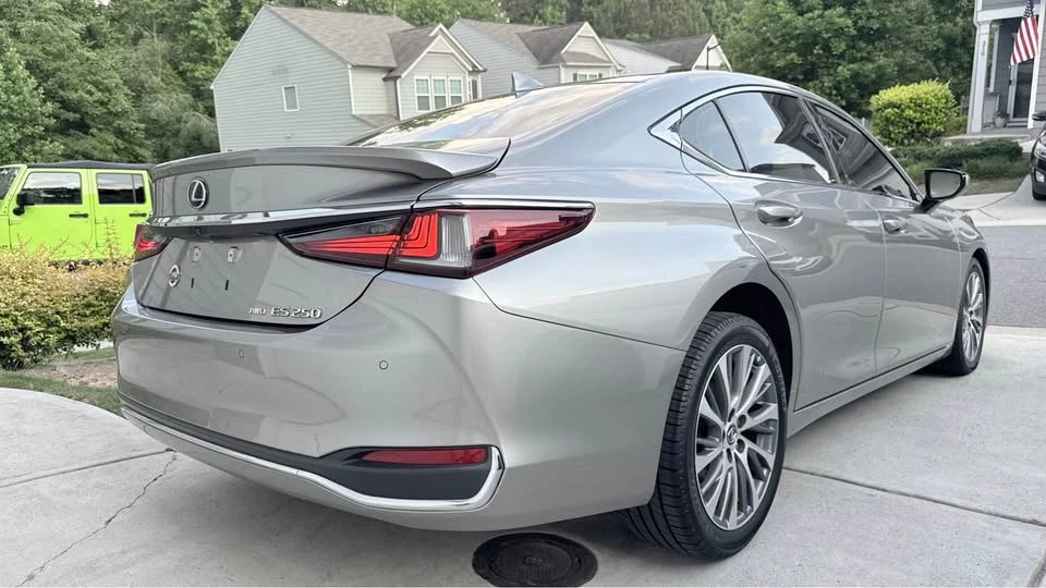 2021 Lexus ES 7th Gen - Image 5 of 17