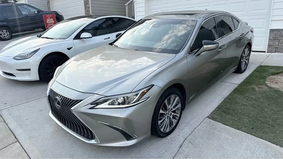 2021 Lexus ES 7th Gen - Image 2 of 17