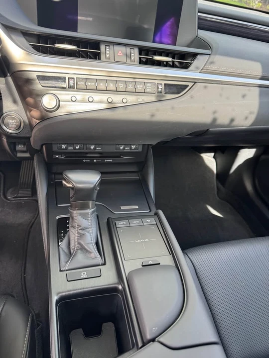 2021 Lexus ES 7th Gen - Image 5 of 11