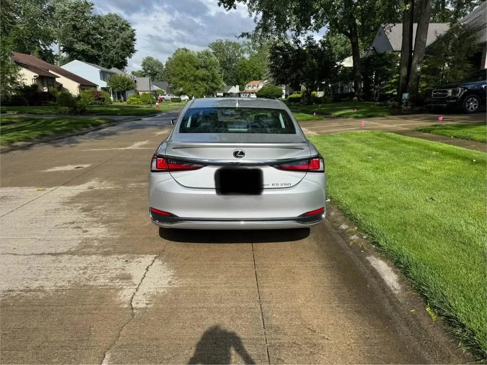 2021 Lexus ES 7th Gen - Image 10 of 11