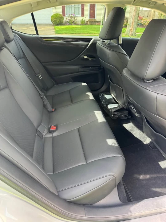 2021 Lexus ES 7th Gen - Image 8 of 11