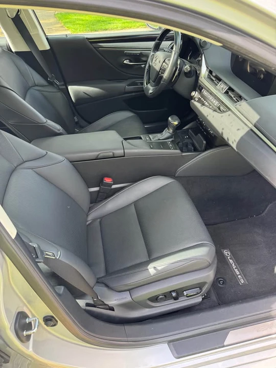 2021 Lexus ES 7th Gen - Image 9 of 11