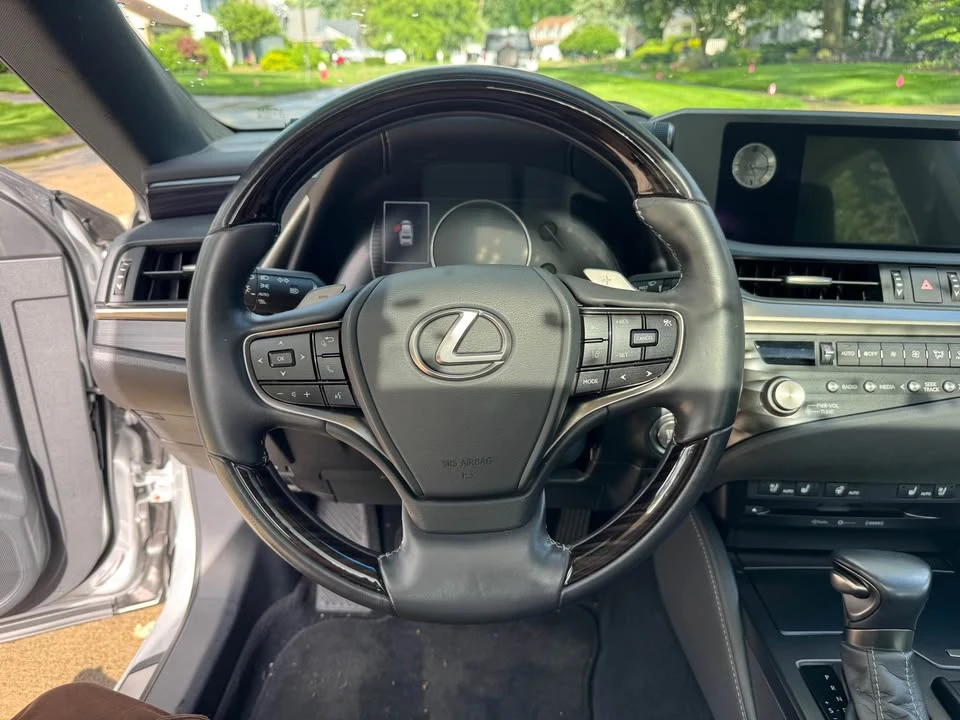 2021 Lexus ES 7th Gen - Image 4 of 11
