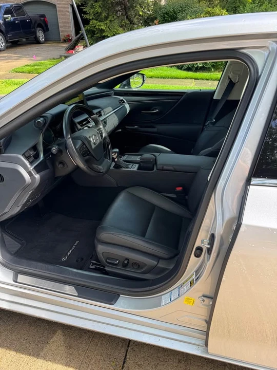 2021 Lexus ES 7th Gen - Image 6 of 11