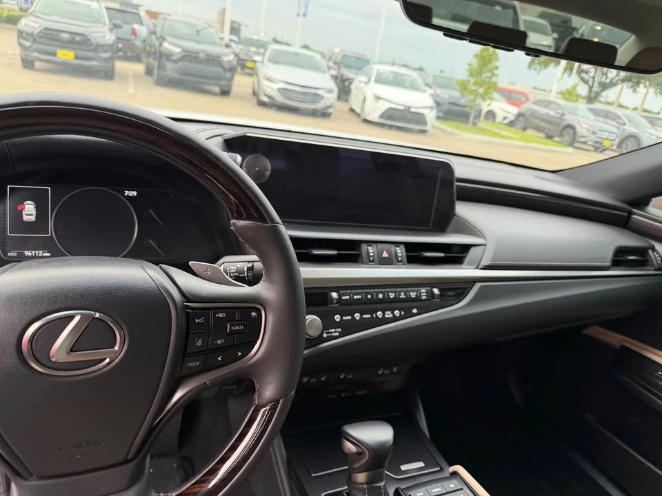 2021 Lexus ES 7th Gen - Image 10 of 12