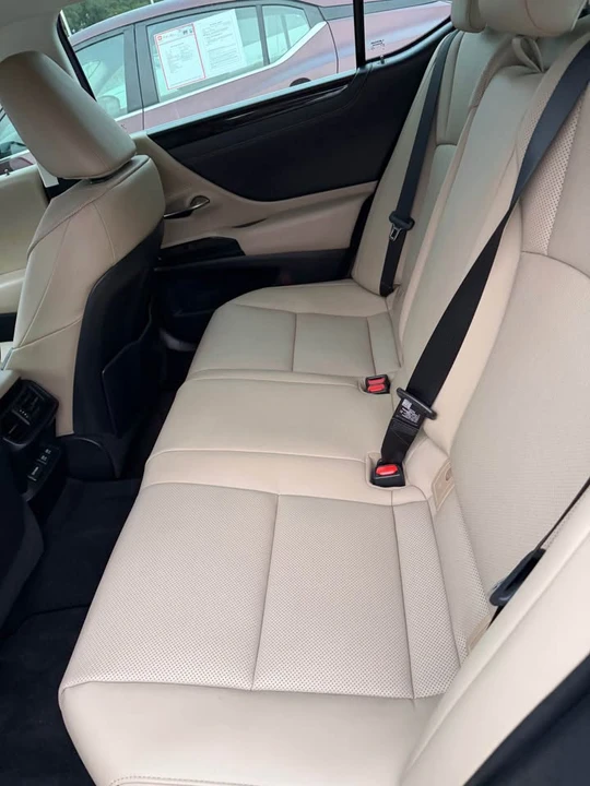 2021 Lexus ES 7th Gen - Image 7 of 12