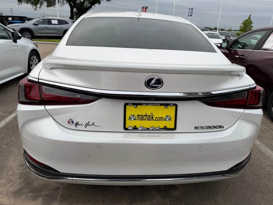 2021 Lexus ES 7th Gen - Image 2 of 12