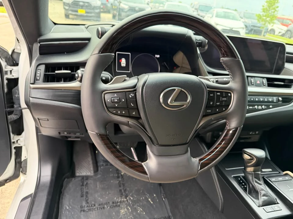 2021 Lexus ES 7th Gen - Image 9 of 12