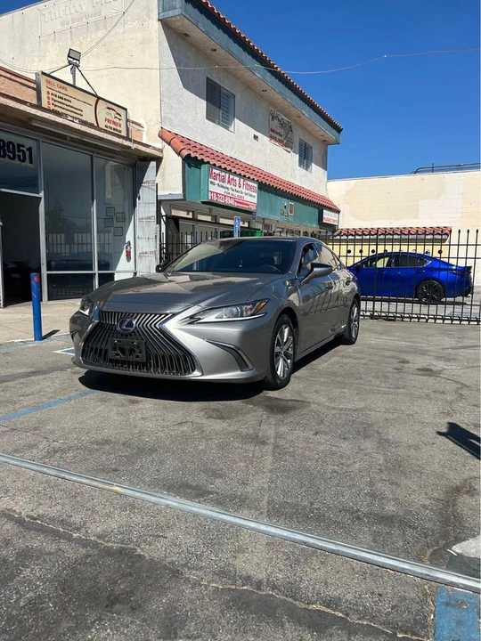 2021 Lexus ES 7th Gen - Image 3 of 8