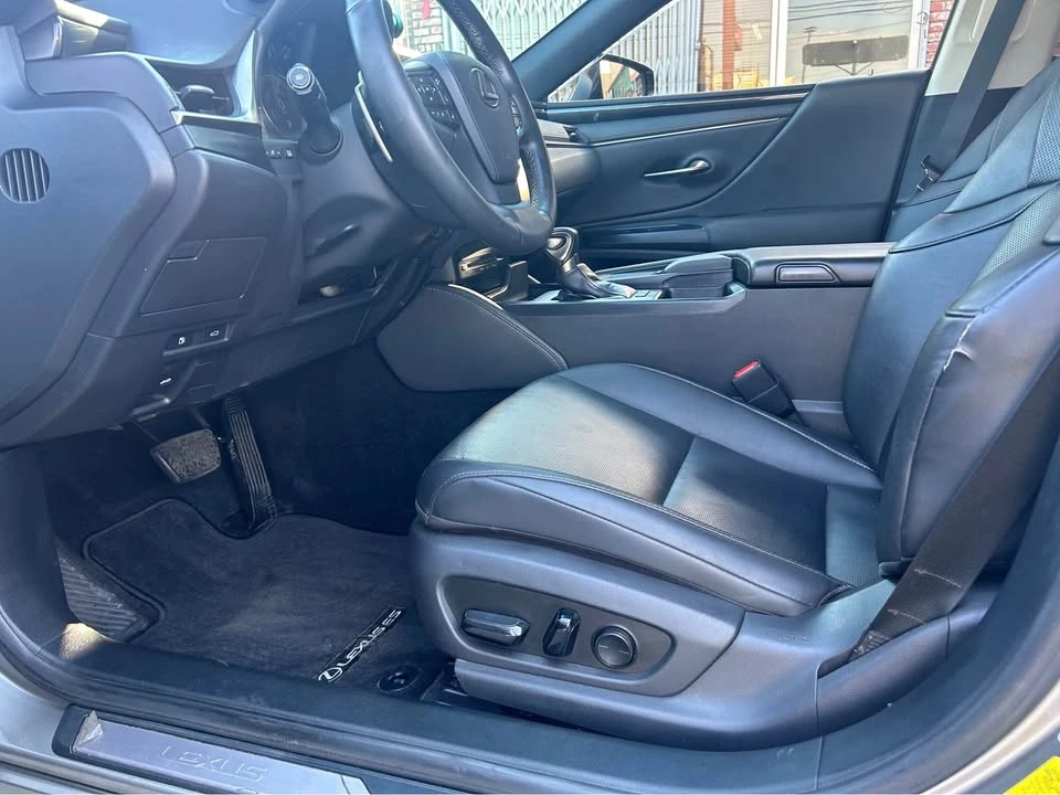 2021 Lexus ES 7th Gen - Image 7 of 8
