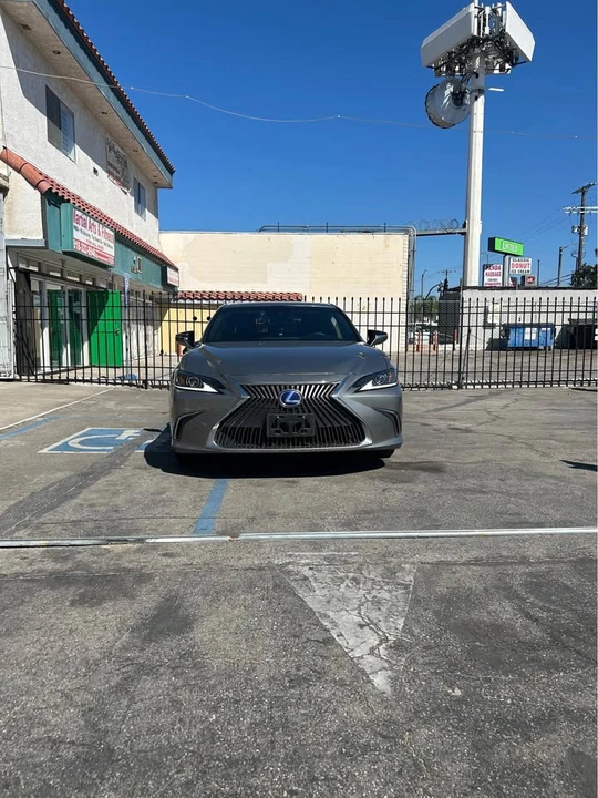 2021 Lexus ES 7th Gen - Image 2 of 8