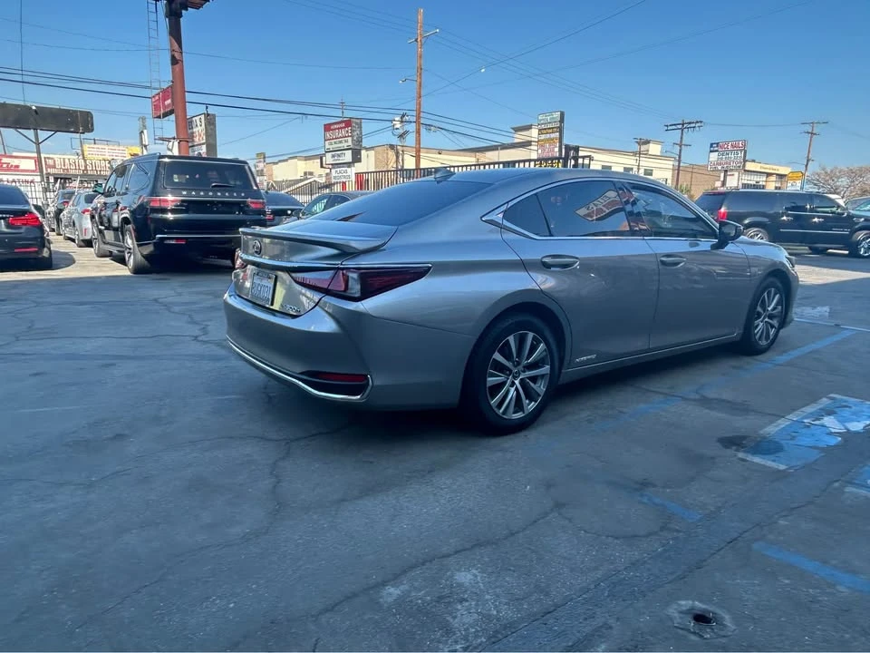 2021 Lexus ES 7th Gen - Image 4 of 8