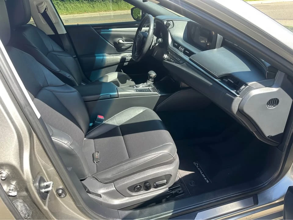 2021 Lexus ES 7th Gen - Image 5 of 9
