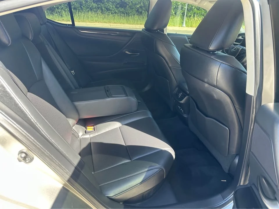 2021 Lexus ES 7th Gen - Image 7 of 9