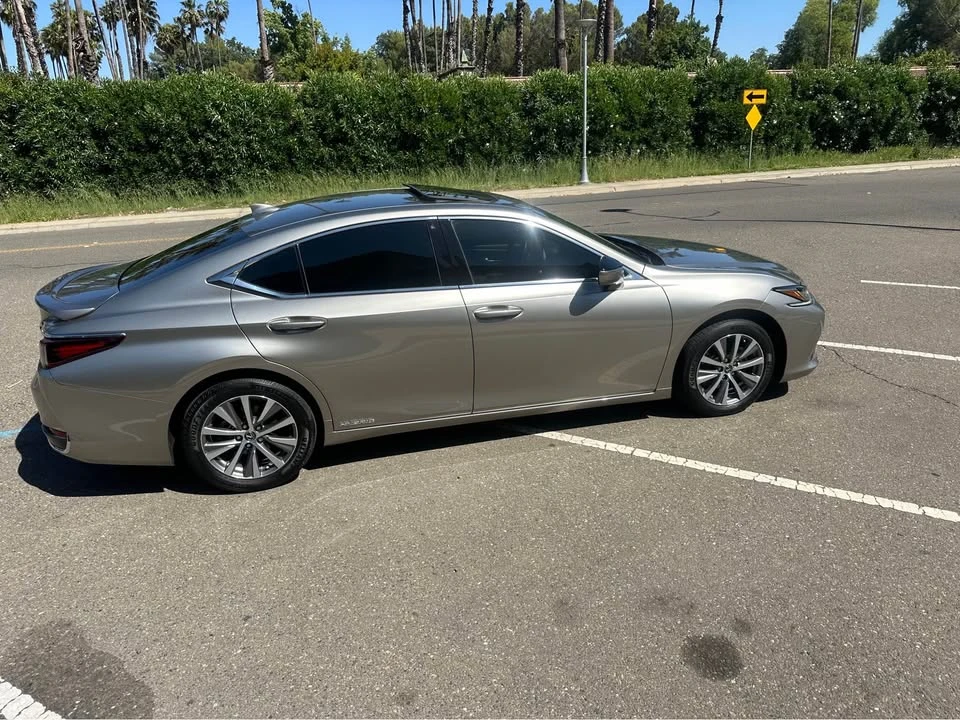 2021 Lexus ES 7th Gen - Image 3 of 9