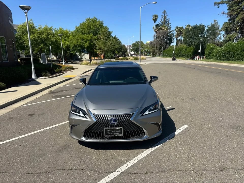 2021 Lexus ES 7th Gen - Image 2 of 9