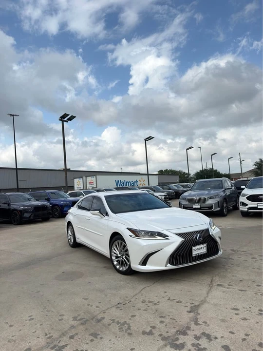 2021 Lexus ES 7th Gen - Image 2 of 6
