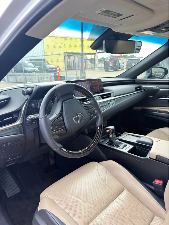 2021 Lexus ES 7th Gen - Image 5 of 6