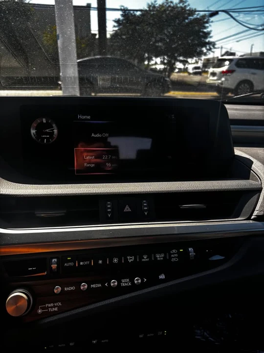 2021 Lexus ES 7th Gen - Image 13 of 14
