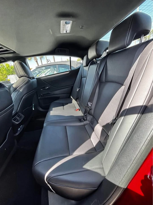 2021 Lexus ES 7th Gen - Image 8 of 14