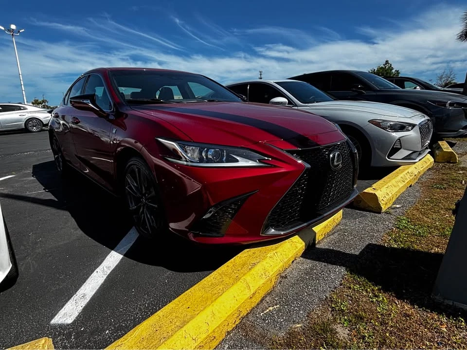 2021 Lexus ES 7th Gen - Image 2 of 14