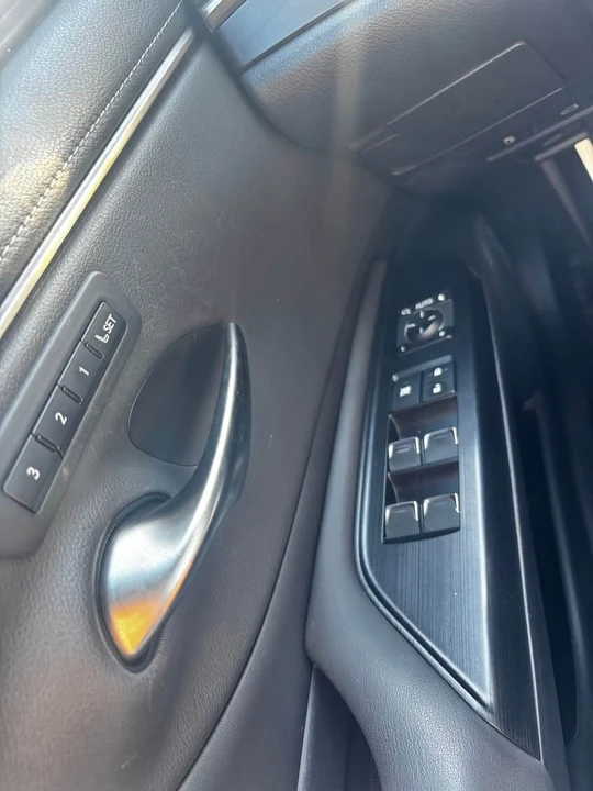 2021 Lexus ES 7th Gen - Image 11 of 14