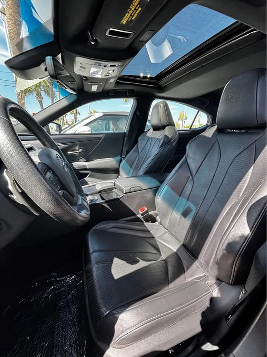2021 Lexus ES 7th Gen - Image 9 of 14