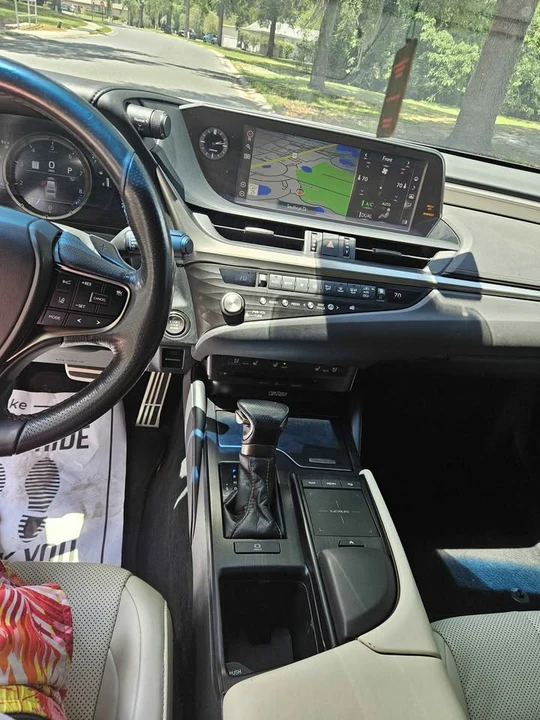 2021 Lexus ES 7th Gen - Image 11 of 13