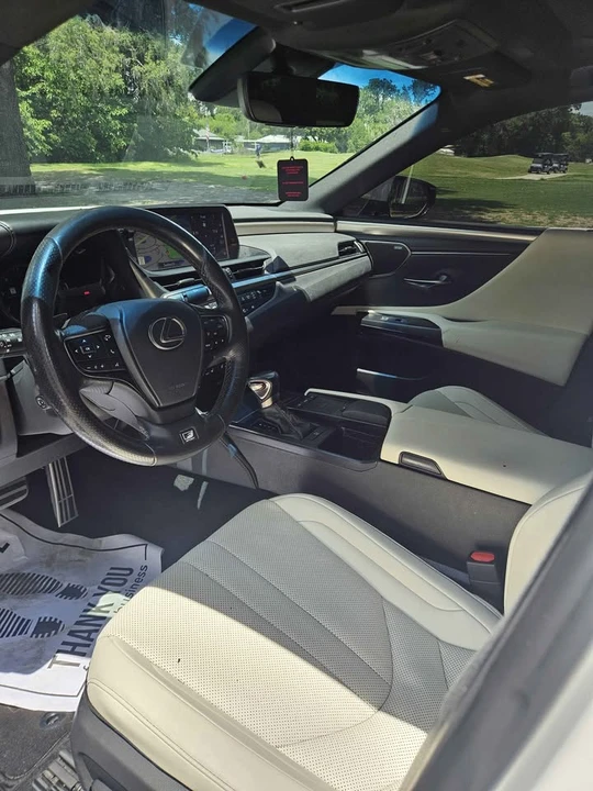 2021 Lexus ES 7th Gen - Image 8 of 13