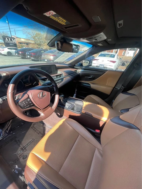 2021 Lexus ES 7th Gen - Image 5 of 6