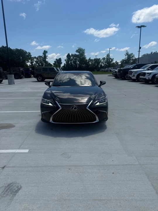 2021 Lexus ES 7th Gen - Image 2 of 16